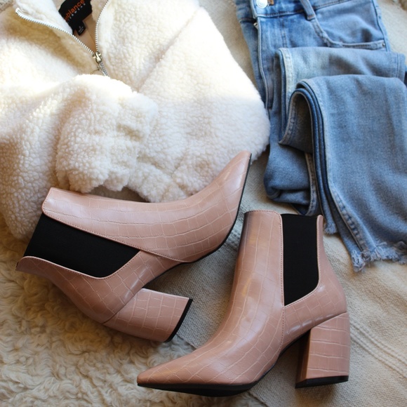 🚨END OF SUMMER SALE// Nude Croco print bootie - Picture 4 of 8